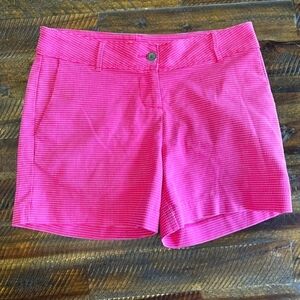 EUC - Isaac Mizrahi Raspberry Rose Pin Dot Tailored Fit Mid-Rise Shorts 4/27